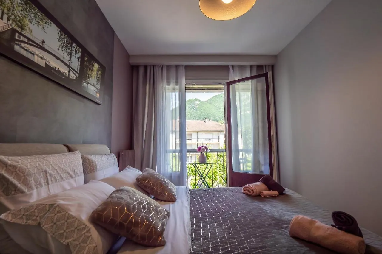 Appartement La Plage dAlbigny - T2 classé 3 étoiles 100 m du lac parking Annecy France
