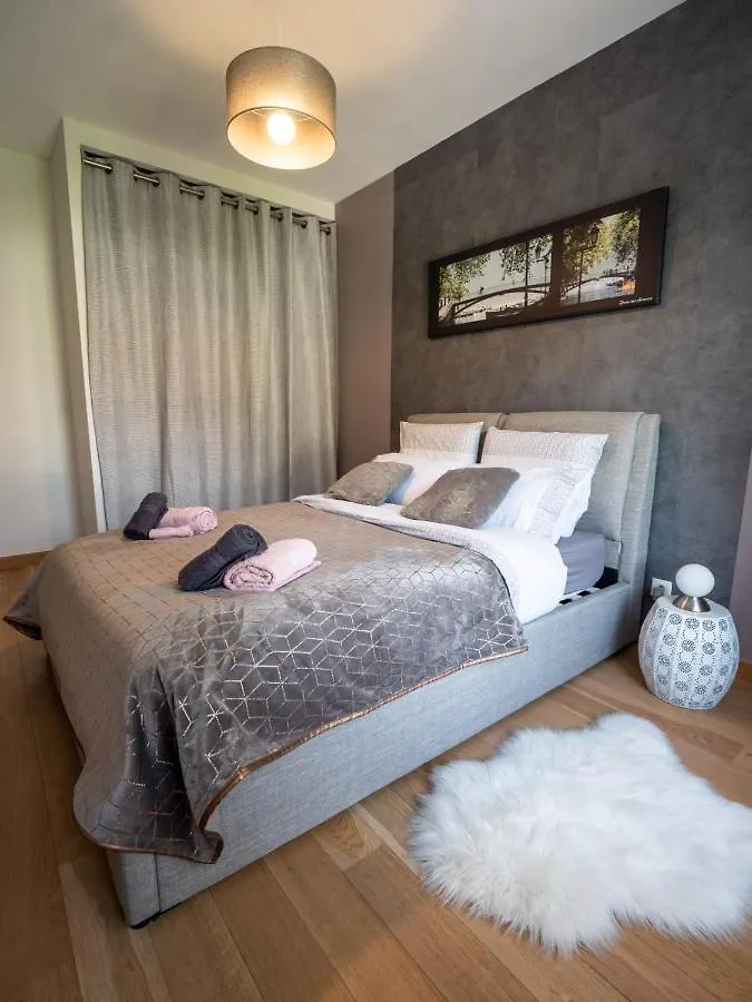 Appartement La Plage dAlbigny - T2 classé 3 étoiles 100 m du lac parking Annecy France